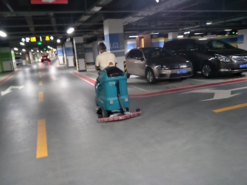 1547024230643466.jpg 駕駛式洗地機(jī).JPG